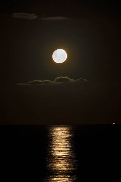 istock Moon rising on the high seas 186589913