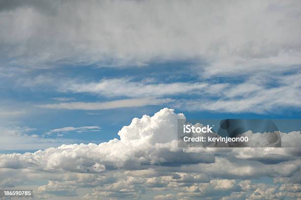 Céu Azul E Nuvens - Fotografias de stock e mais imagens de Ao Ar Livre - Ao Ar Livre, Azul, Branco