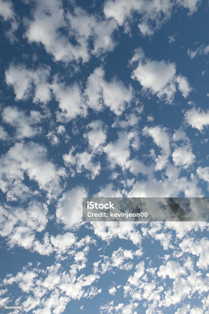 Céu azul e nuvens - Foto de stock de Azul royalty-free