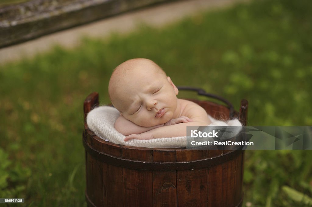 Primo piano del sonno neonato - Foto stock royalty-free di Ambientazione esterna