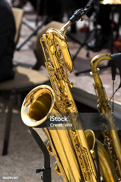 Saxophon Auf Der Bühne Stockfoto und mehr Bilder von Ausrüstung und Geräte - Ausrüstung und Geräte, Blasinstrument, Blechblasinstrument