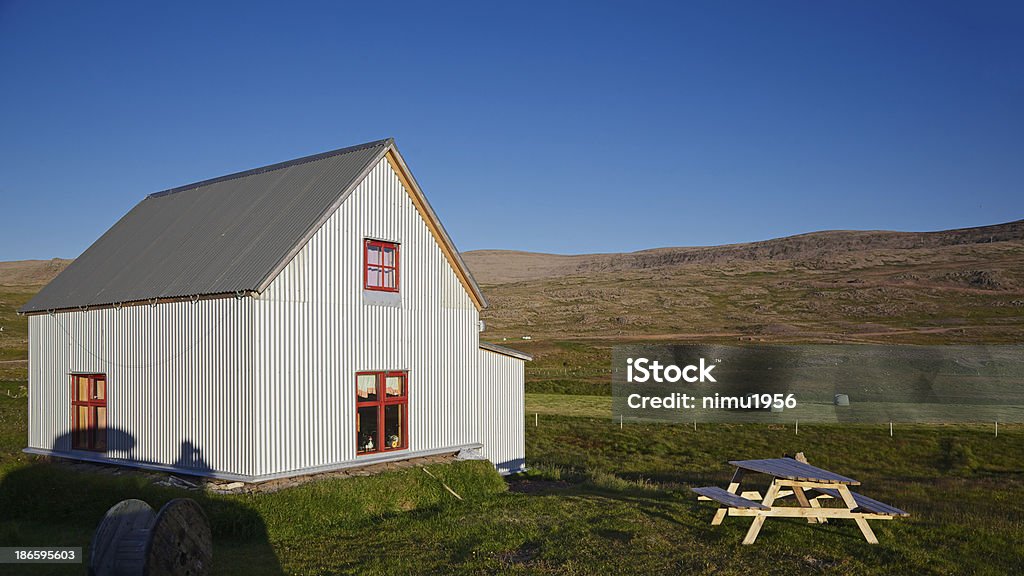 Tradicional casa na Islândia - Foto de stock de Aldeia royalty-free
