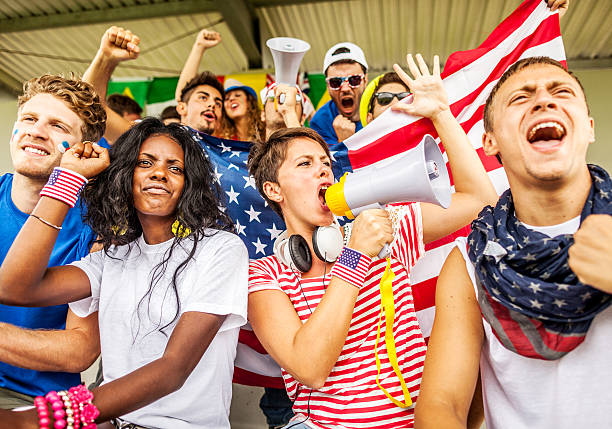 istock Group of Usa supporters 186595883