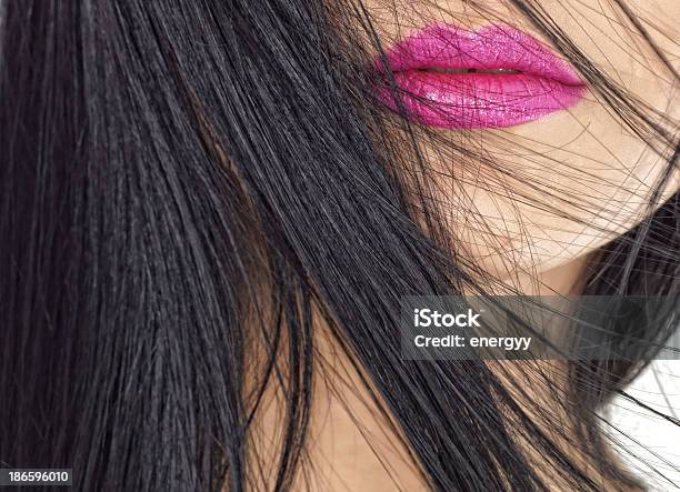 Rosa Lippen Und Haare Stockfoto und mehr Bilder von Attraktive Frau - Attraktive Frau, Eine Frau allein, Eine Person