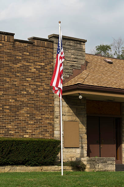 istock American Flag and Building 186596243