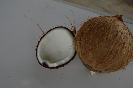 The Dried Coconut is a fruit that comes from the coconut tree (Coccus nucifera.), a plant of great socioeconomic importance, which in addition to producing water and the fruit, generates a large amount of by-products and residues. Dry Coconut is a term used to refer to dehydrated or dried coconut, which is made by removing the water from the fresh coconut and letting it dry in the open air or in special ovens.