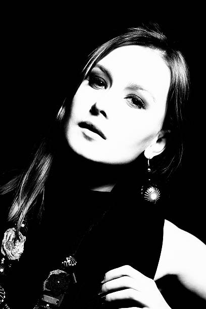 istock B & W Fashion Portrait 186598221