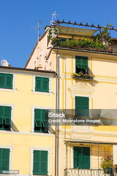 Photo libre de droit de Rapallo Sur La Riviera Di Levante Italie banque d'images et plus d'images libres de droit de Architecture - Architecture, Balcon, Bâtiment vu de l'extérieur