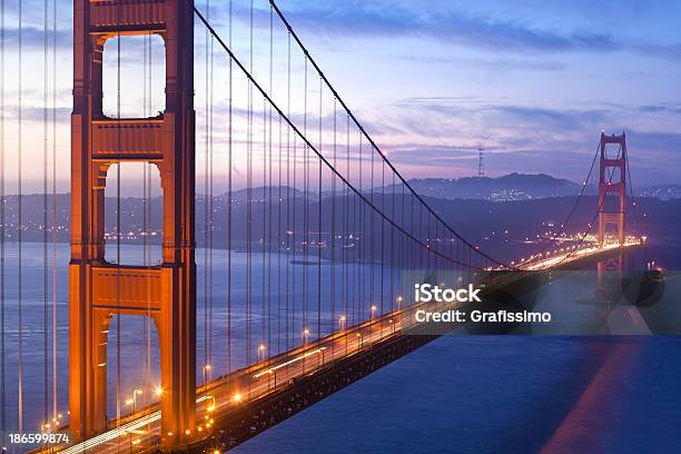 Golden Gate Bridge San Francisco At Dawn - zdjęcia stockowe i więcej obrazów Bez ludzi - Bez ludzi, Brzask, Czerwony