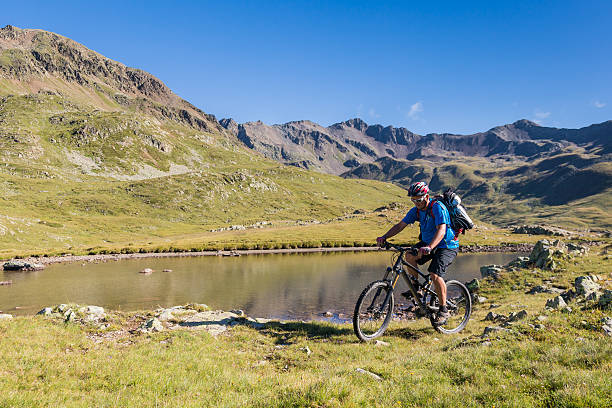 istock Biking along the mountain lake, Italy 186600069