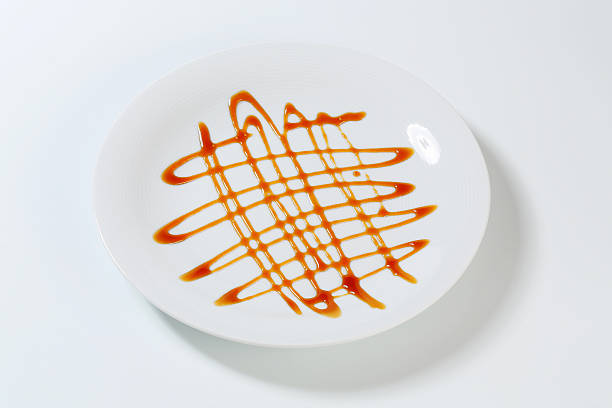 istock Porcelain plate ornated with caramel sauce 186600469