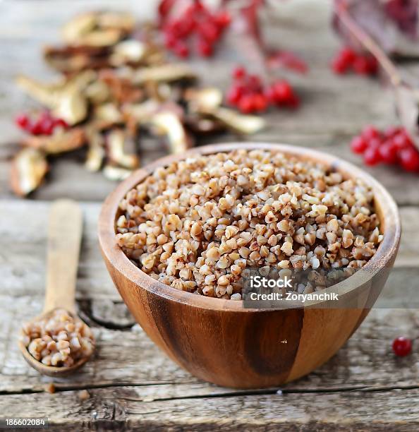 Grano Saraceno Groats - Fotografie stock e altre immagini di Alimentazione sana - Alimentazione sana, Cibo, Cibo biologico