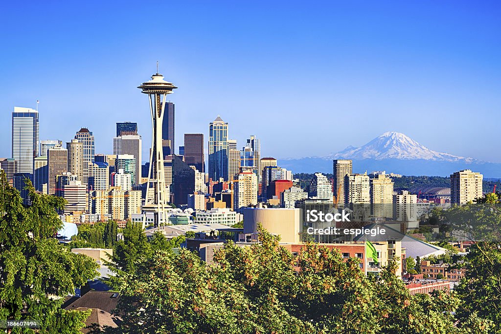 Seattle e Mount Rainier - Foto stock royalty-free di Seattle