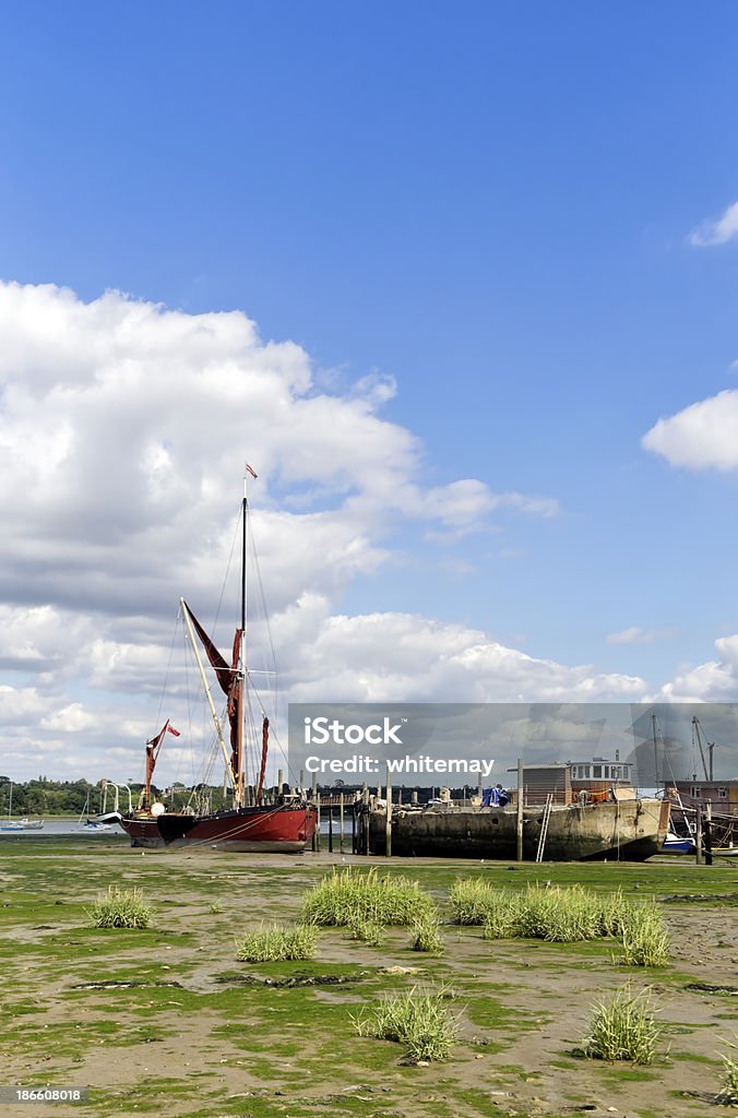 Bateaux sur la boue au Pin Mill - Photo de Angleterre libre de droits