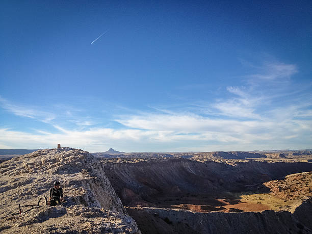 mobilestock paesaggio deserto di mountain bike a riposo - sonoran desert desert badlands mesa foto e immagini stock