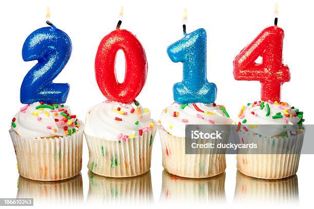 Szczęśliwego Nowego Roku 2014 Na Stopę I Cupcakes - zdjęcia stockowe i więcej obrazów 2014 - 2014, Bez ludzi, Białe tło