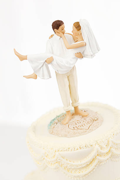 istock Humorous Destination Wedding Cake Topper Close-up 186610260