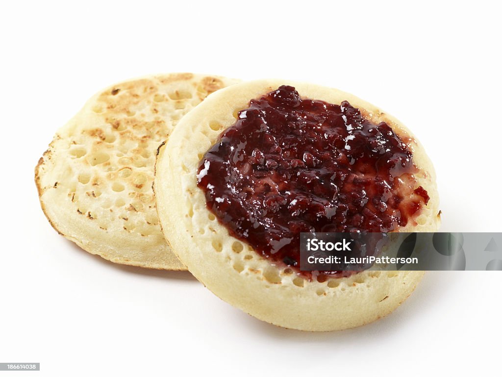 Tostato Crumpets con Marmellata di lamponi - Foto stock royalty-free di Marmellata