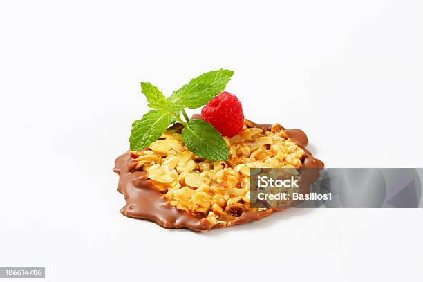 Foto de Cookie De Nozes E Chocolate e mais fotos de stock de Assado no Forno - Assado no Forno, Avelã, Biscoito