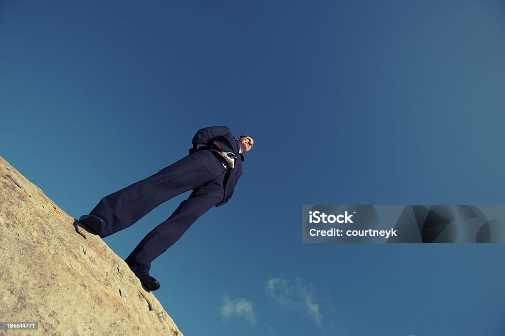 Seguro empresario en la cima de una montaña - Foto de stock de Cielo despejado libre de derechos