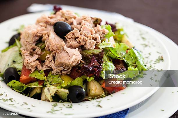 Foto de Deliciosa Salada De Atum e mais fotos de stock de Alface - Alface, Alimentação Saudável, Almoço