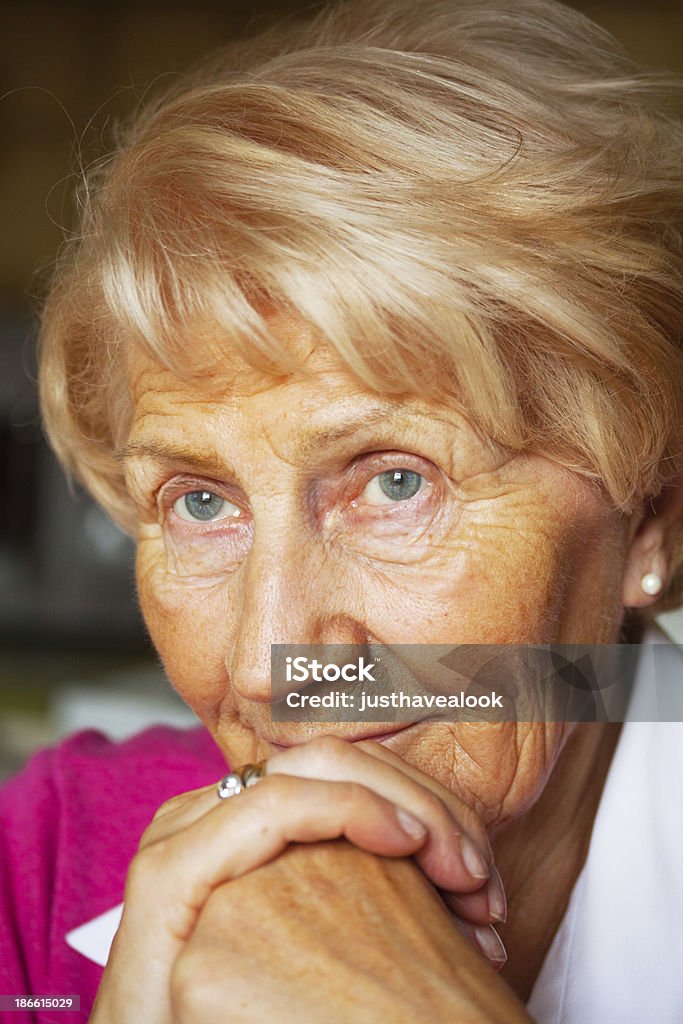 Femme âgée - Photo de Adulte libre de droits