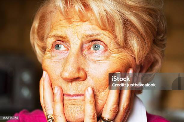 Sorrowful 사고 노인에 대한 스톡 사진 및 기타 이미지 - 노인, 독일, 비탄