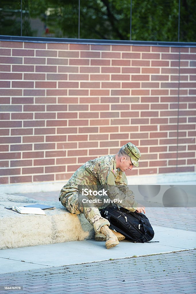 Soldado americano no campus - Foto de stock de 30 Anos royalty-free