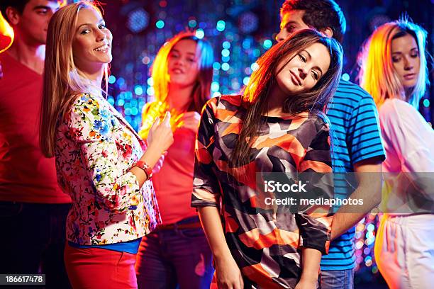 Adorabile Patiti Della Discoteca - Fotografie stock e altre immagini di Abbigliamento casual - Abbigliamento casual, Abbigliamento elegante, Adulto