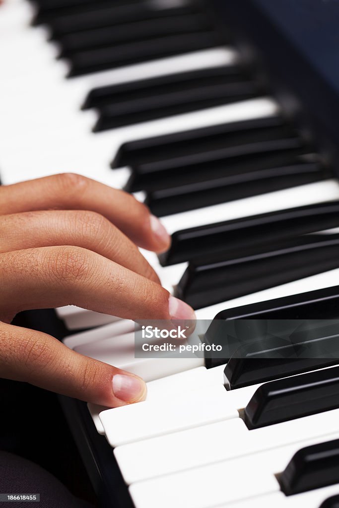 Tocando piano - Foto de stock de Acorde libre de derechos