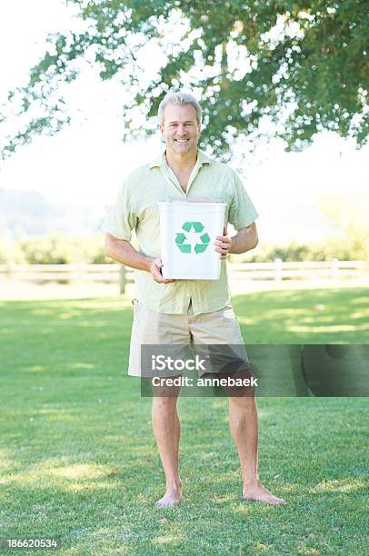 Photo libre de droit de Garder Les Parcs Propres Et Vert banque d'images et plus d'images libres de droit de Adulte - Adulte, Adulte d'âge mûr, Bonheur