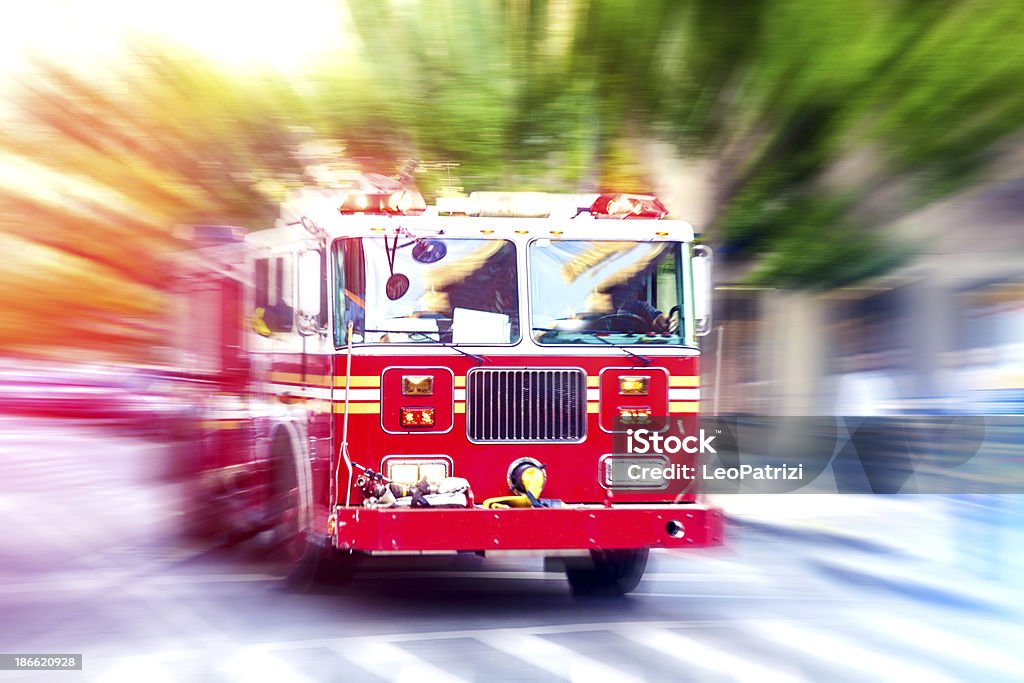 Firefighter грузовик в чрезвычайных ситуациях - Стоковые фото Пожарная машина роялти-фри