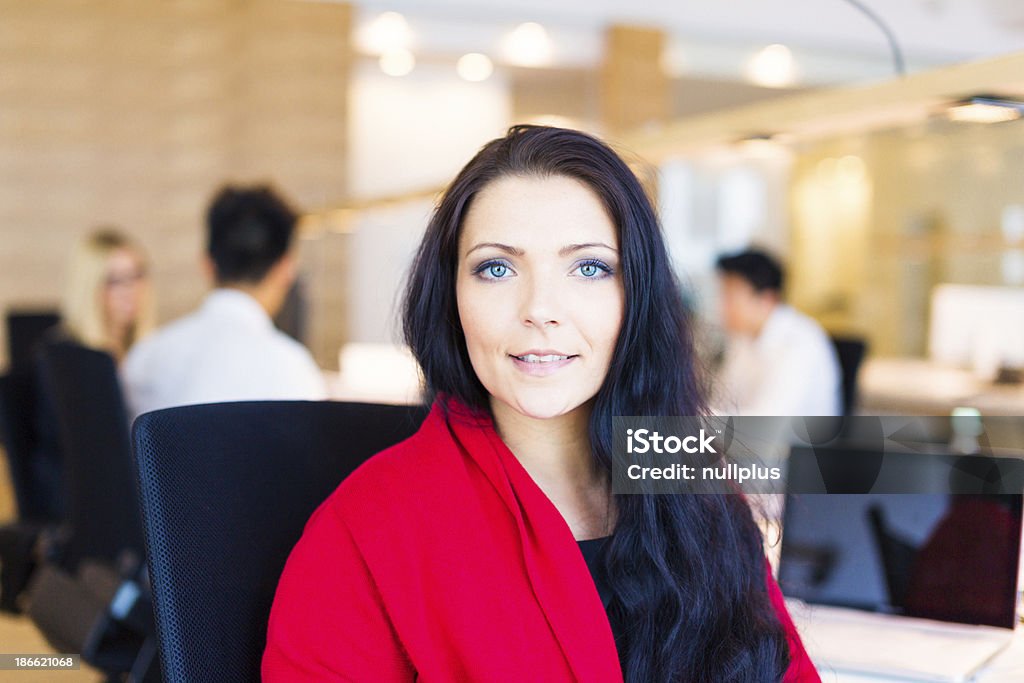 Jungen kreativen team im Büro - Lizenzfrei Berufliche Beschäftigung Stock-Foto