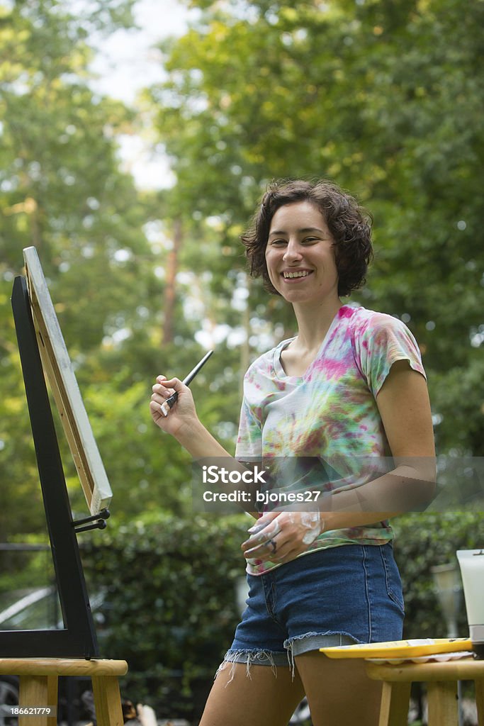 Giovane donna dipinto - Foto stock royalty-free di 20-24 anni