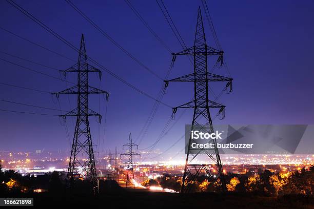 Beleuchtete Strommasten In Quebec City Stockfoto und mehr Bilder von Hochspannungsmast - Hochspannungsmast, Stadt, Energieindustrie