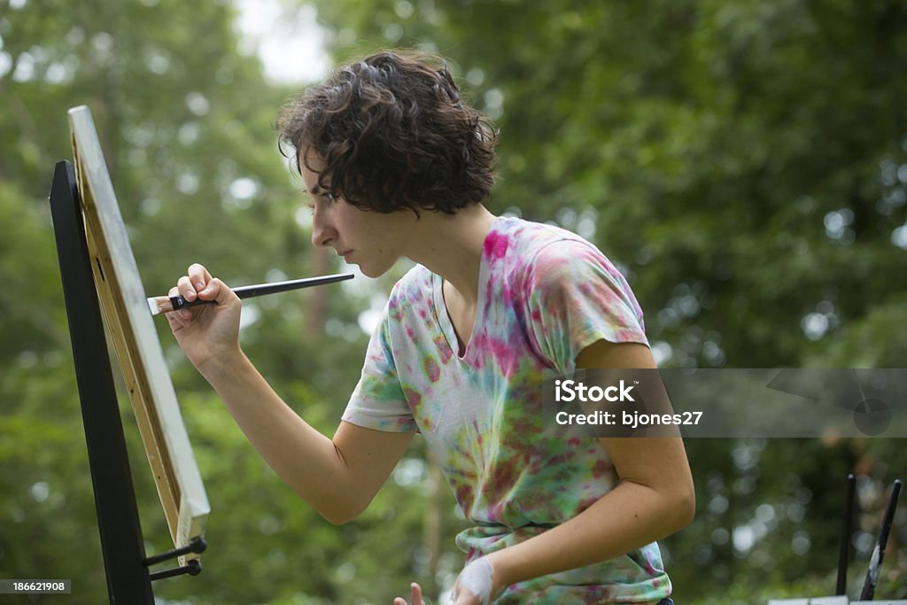 Молодая женщина, рисование - Стоковые фото 20-24 года роялти-фри