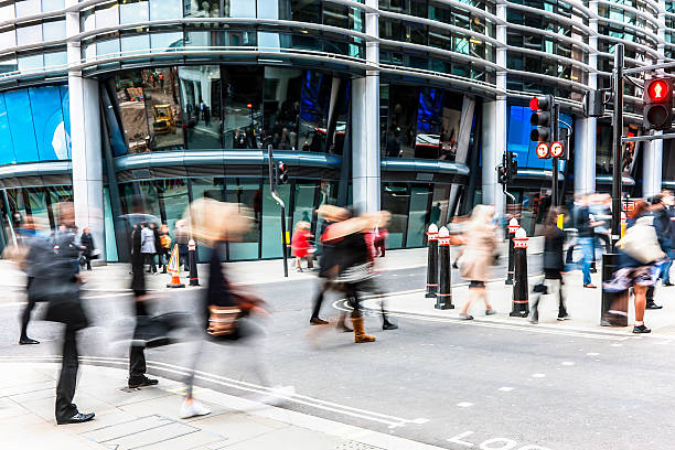 ora di strada di londra, regno unito - london england on the move commuter rush hour foto e immagini stock