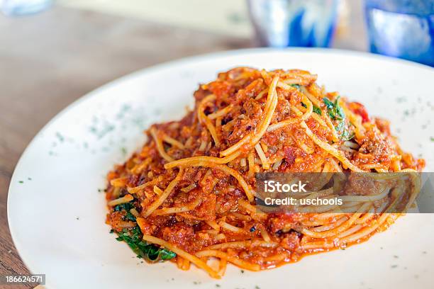 Spaghetti Stockfoto und mehr Bilder von Abnehmen - Abnehmen, Basilikum, Bildhintergrund