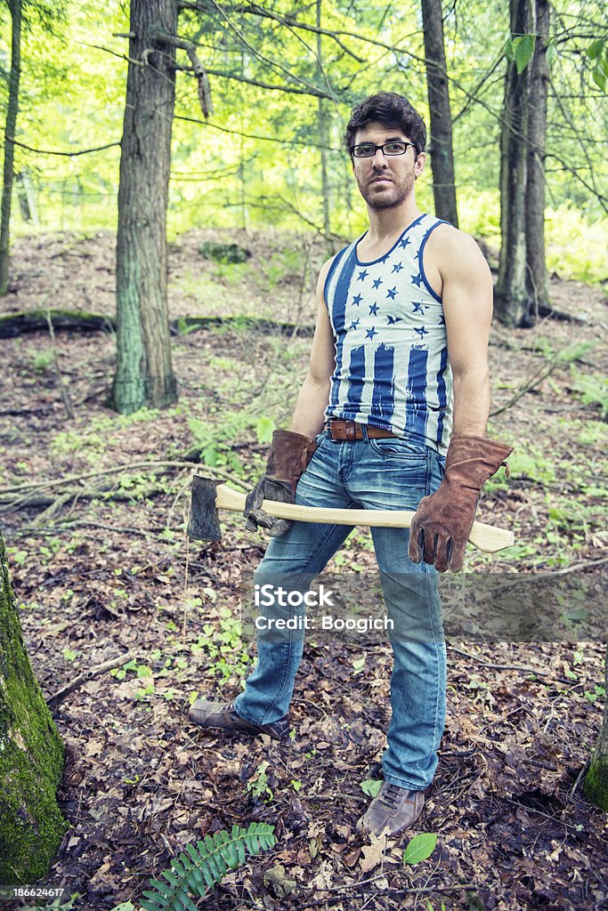 All American uomo Tagliare a pezzetti alberi in - Foto stock royalty-free di Abbigliamento casual