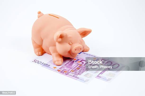 Foto de Piggy Bank Com Cinco Notas De Cem Euros e mais fotos de stock de 500 - 500, Branco, Brinquedo