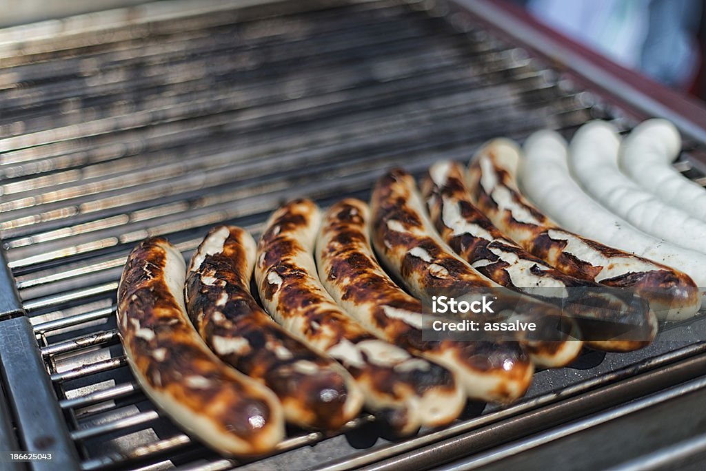 Typique de St. Galler Boudin blanc sur grill - Photo de Boudin blanc libre de droits