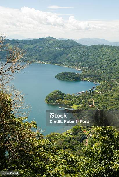 Shoreline Lago De Coatepeque Caldera Complejos Turísticos De El Salvador América Central Foto de stock y más banco de imágenes de El Salvador