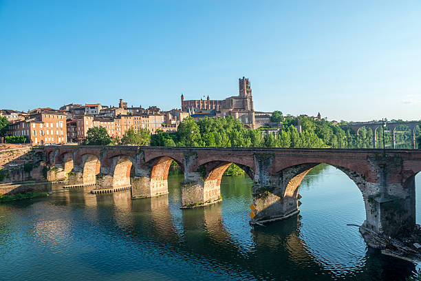 istock Albi, bridge over the Tarn river 186635602