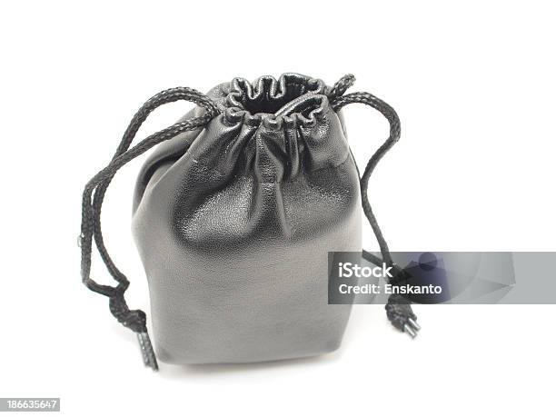 Bolsa Negra Aislado Sobre Fondo Blanco Foto de stock y más banco de imágenes de Accesorio personal - Accesorio personal, Arte y artesanía, Artesanía