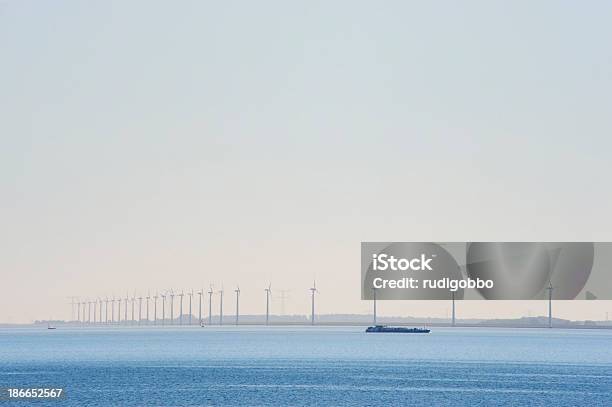 オランダの風景 - 海のストックフォトや画像を多数ご用意 - 海, 船, 風力発電機