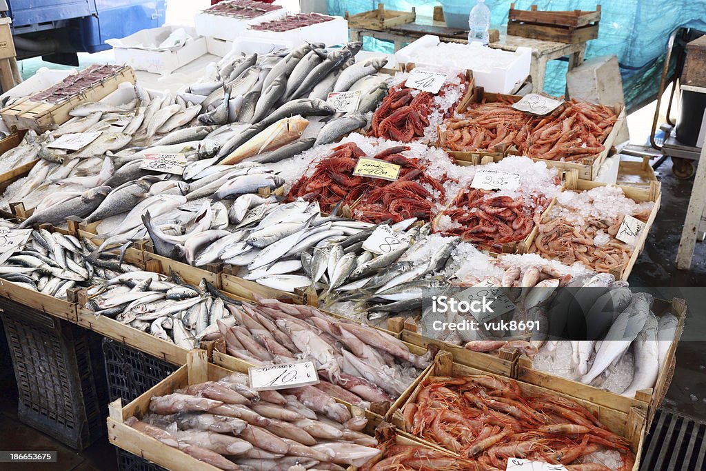 Varios alimentos al mar - Foto de stock de Pescadero - Oficio comerciante libre de derechos