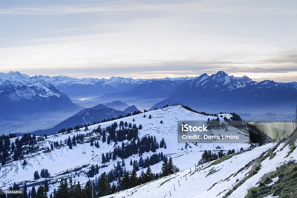 Вид с верхней части горы Rigi, Швейцария, зимний вечер - Стоковые фото Без людей роялти-фри