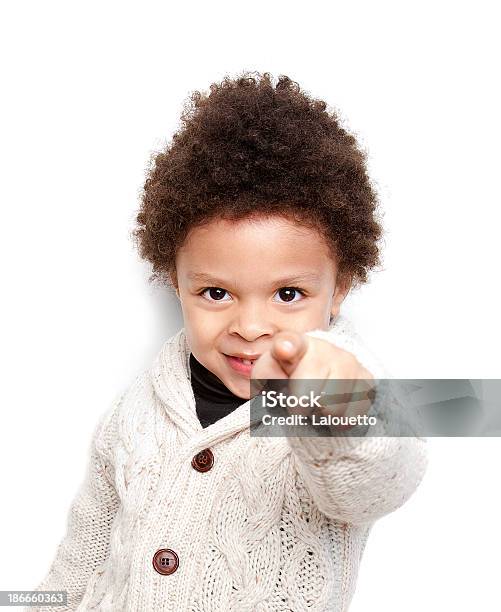 Engraçado Criança Sorridente E Virada Para Si - Fotografias de stock e mais imagens de Apontar - Sinal Manual - Apontar - Sinal Manual, Criança, Olhar para a Câmara