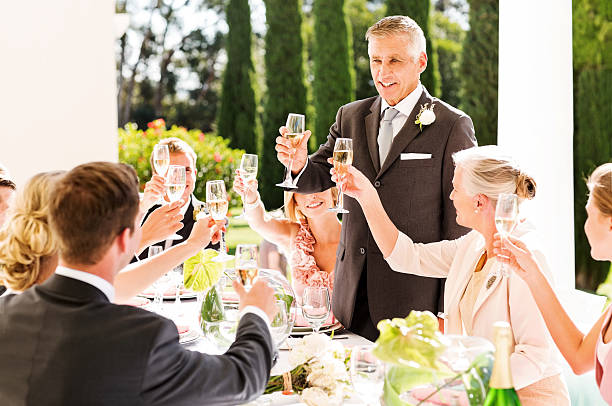 花嫁の父乾杯シャンパンでのウェディング - wedding champagne table wedding reception ストックフォトと画像