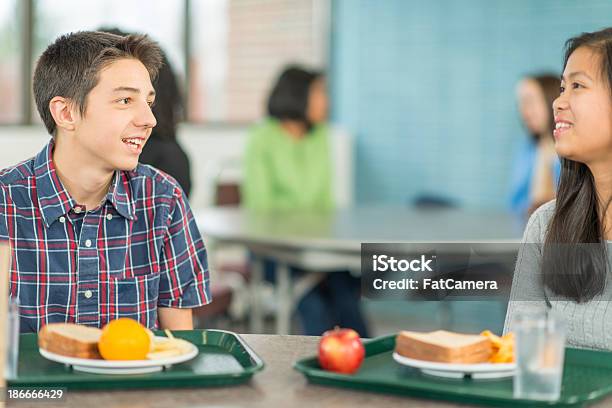 Hora De Almoço - Fotografias de stock e mais imagens de Cantina - Cantina, Adolescente, Adolescência